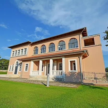 Villa Old School House