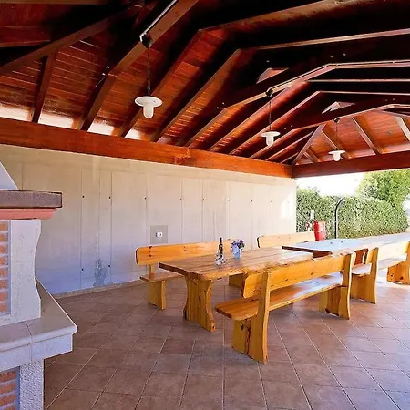 Old School House Villa *